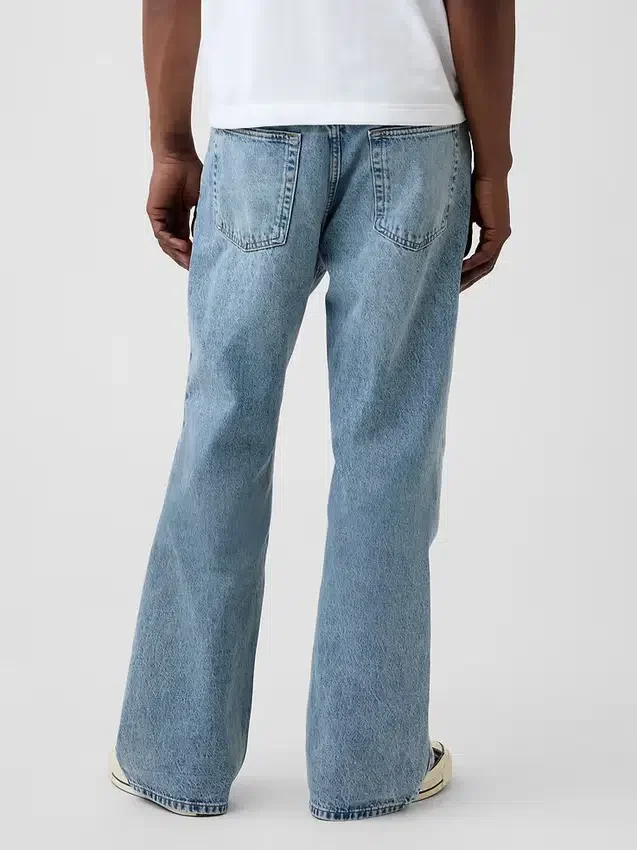 Luźne jeansy typu bootcut