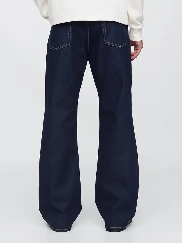 Luźne jeansy typu bootcut