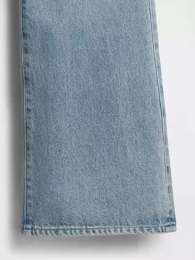 Luźne jeansy typu bootcut