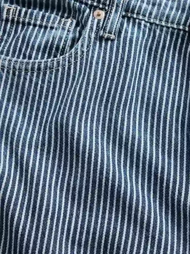 Luźne jeansy z paskami w kolorze khaki, o średnim stanie i z ultramiękkiego denimu