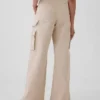 Luźne spodnie cargo w kolorze khaki z średnim stanem