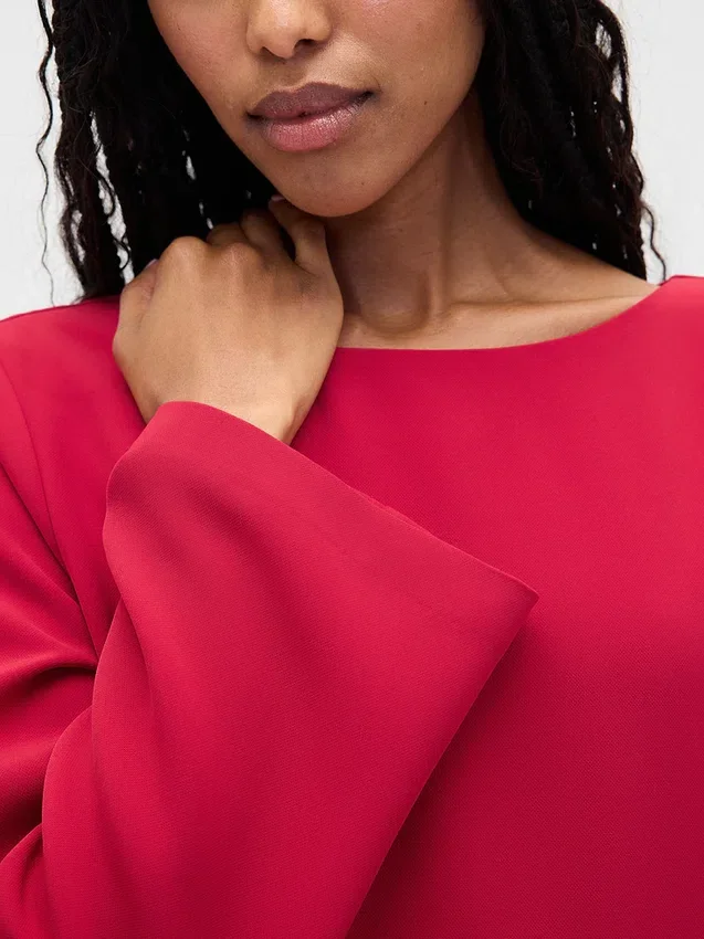 Mini sukienka o kroju shift z dekoltem w łódkę