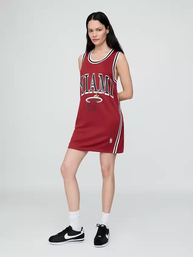 Mini sukienka z recyklingowanej koszulki drużyny NBA Miami Heat