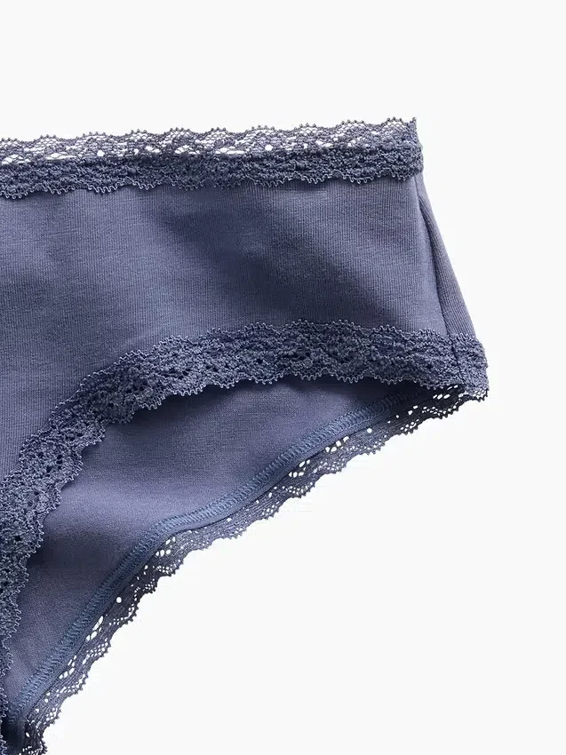 Najdelikatniejsze hipsterki typu cheeky z elastycznej bawełny organicznej z koronkową lamówką