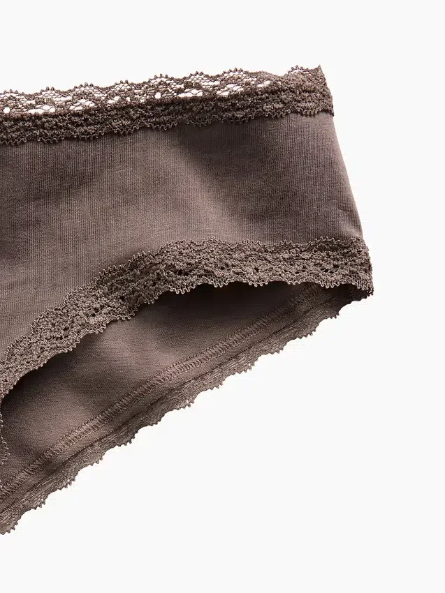 Najdelikatniejsze hipsterki typu cheeky z elastycznej bawełny organicznej z koronkową lamówką