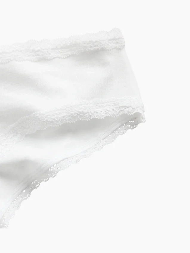 Najdelikatniejsze hipsterki typu cheeky z elastycznej bawełny organicznej z koronkową lamówką