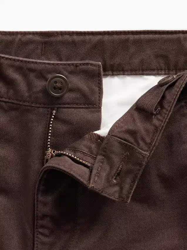 Nowoczesne, luźne spodnie khaki dla dzieci