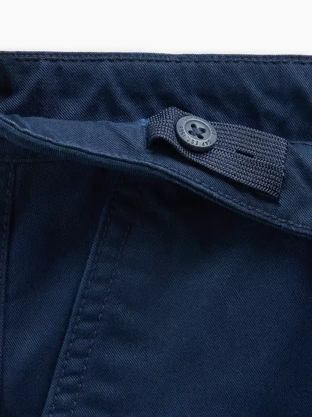 Nowoczesne, luźne spodnie khaki dla dzieci