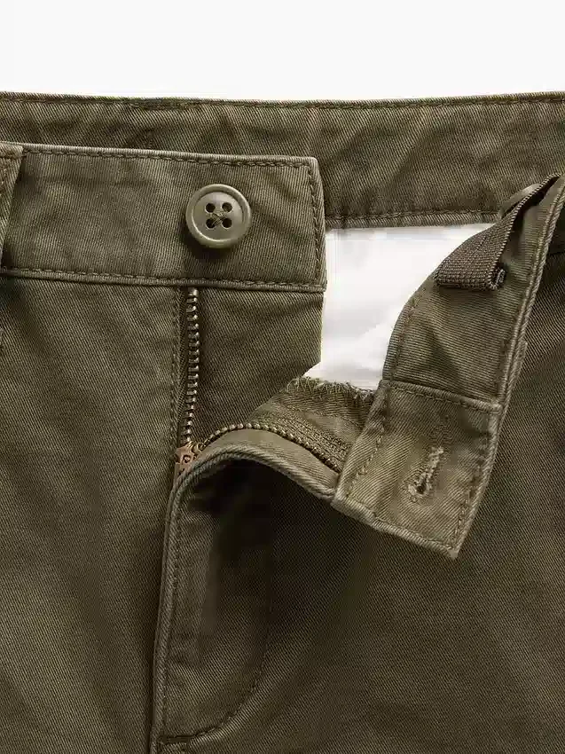 Nowoczesne, luźne spodnie khaki dla dzieci