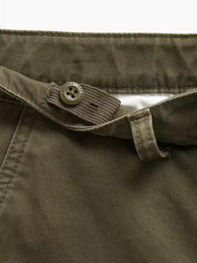 Nowoczesne, luźne spodnie khaki dla dzieci