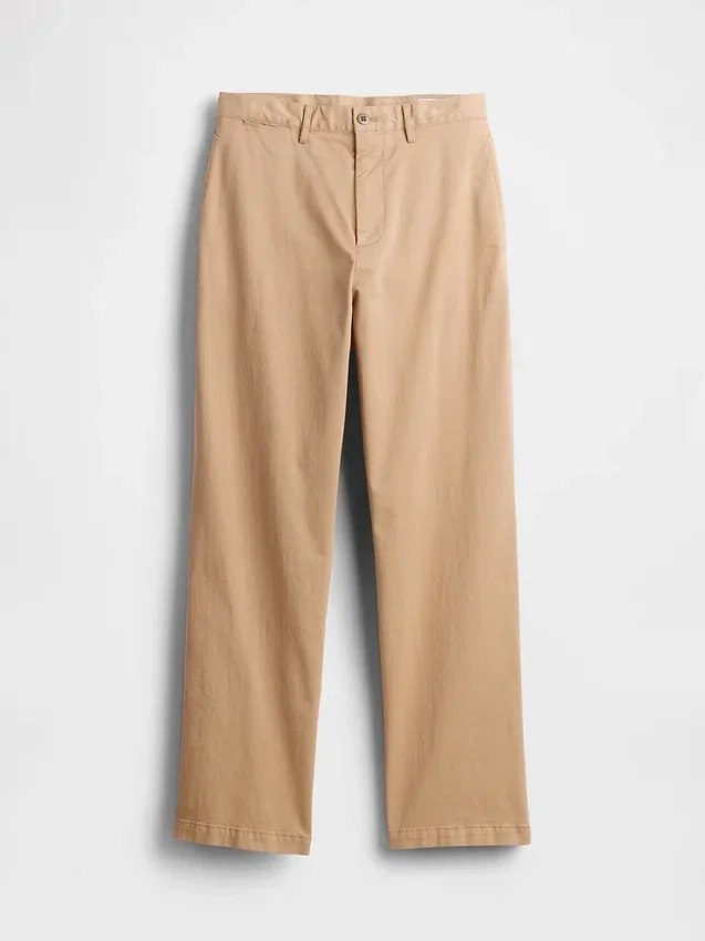 Nowoczesne, luźne spodnie khaki w stylu lat 90.