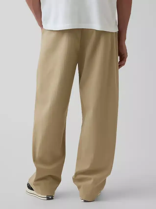 Nowoczesne, luźne spodnie w kolorze khaki