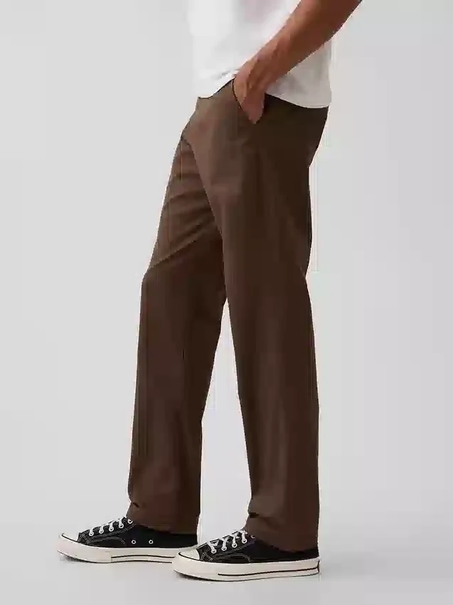 Nowoczesne spodnie khaki o prostym kroju
