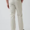 Nowoczesne spodnie khaki o prostym kroju