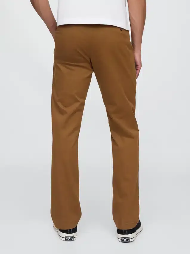 Nowoczesne spodnie khaki o prostym kroju