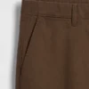 Nowoczesne spodnie khaki o prostym kroju