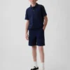 Nowoczesne szorty dziecięce w stylu mundurka w kolorze khaki