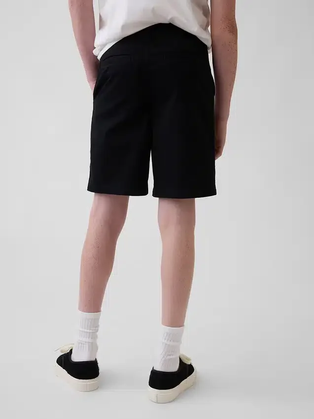 Nowoczesne szorty dziecięce w stylu mundurka w kolorze khaki