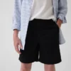 Nowoczesne szorty dziecięce w stylu mundurka w kolorze khaki