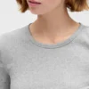 Nowoczesny, skrócony T-shirt z prążkowanego materiału