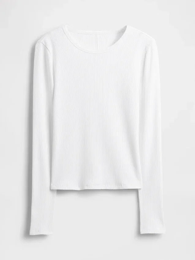 Nowoczesny, skrócony T-shirt z prążkowanego materiału