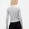 Nowoczesny T-shirt o skróconym kroju