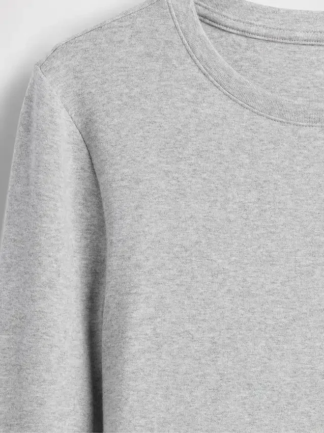 Nowoczesny T-shirt o skróconym kroju