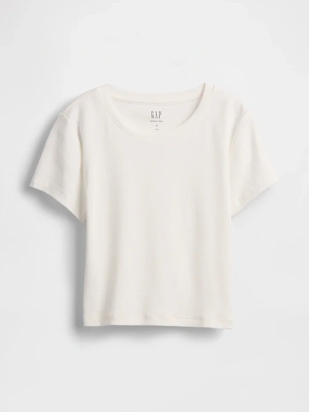 Nowoczesny T-shirt o skróconym kroju