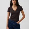 Nowoczesny T-shirt z dekoltem w serek
