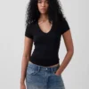 Nowoczesny T-shirt z dekoltem w serek