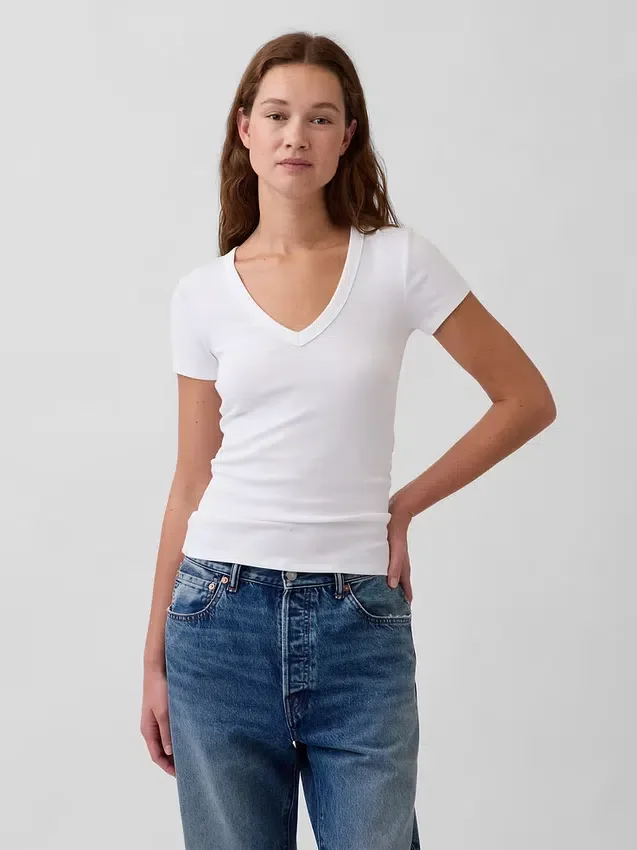 Nowoczesny T-shirt z dekoltem w serek