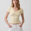 Nowoczesny T-shirt z dekoltem w serek