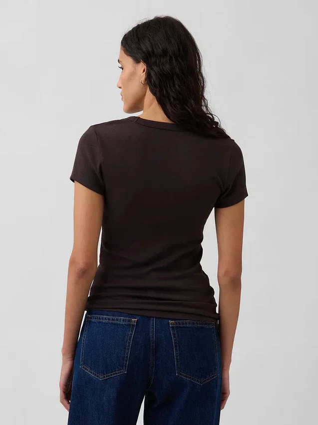 Nowoczesny T-shirt z dekoltem w serek