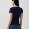 Nowoczesny T-shirt z dekoltem w serek