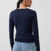 Nowoczesny T-shirt z dekoltem w serek
