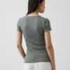 Nowoczesny T-shirt z dekoltem w serek