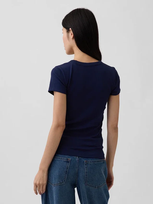 Nowoczesny T-shirt z dekoltem w serek