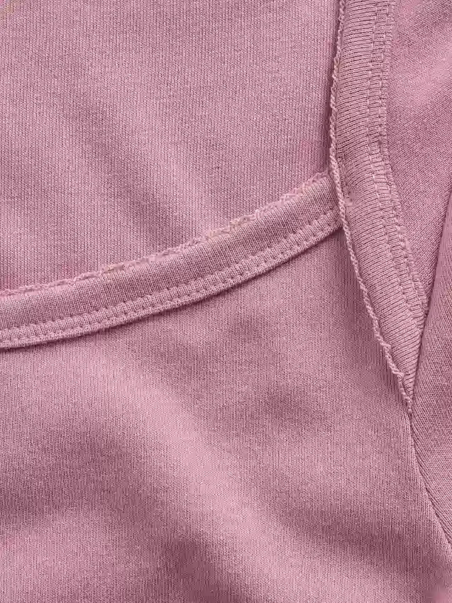 Nowoczesny T-shirt z kwadratowym dekoltem i skróconym krojem