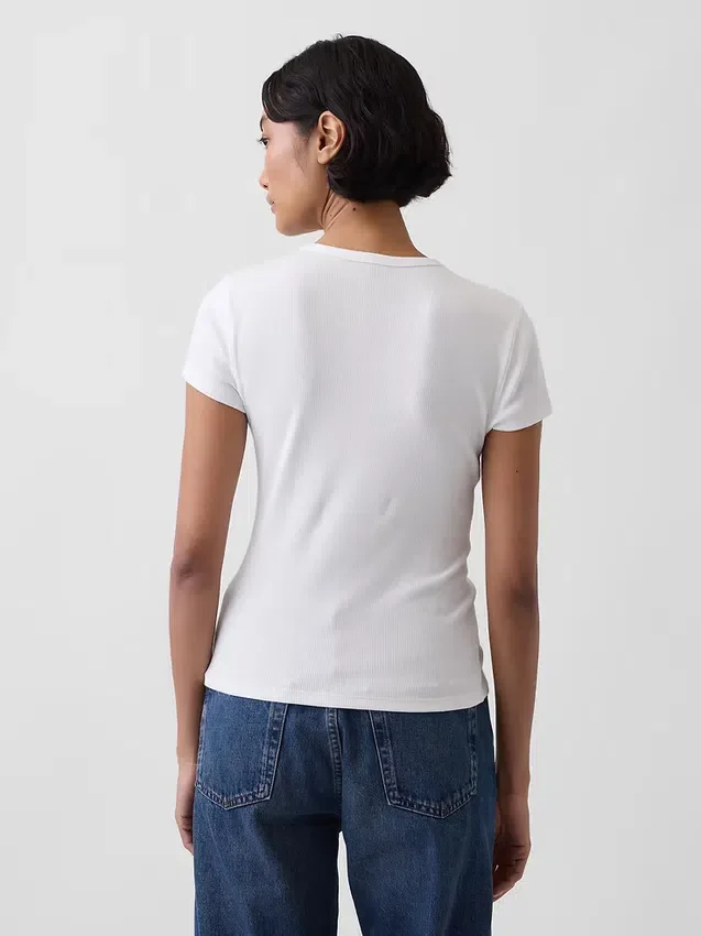 Nowoczesny T-shirt z okrągłym dekoltem i guzikami z dzianiny prążkowanej