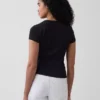 Nowoczesny T-shirt z okrągłym dekoltem i guzikami z dzianiny prążkowanej