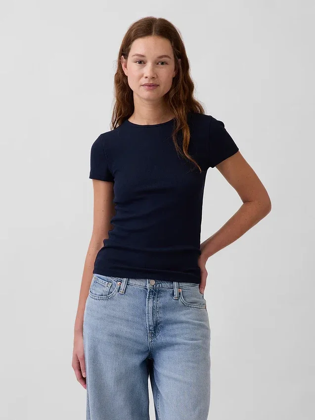 Nowoczesny T-shirt z prążkowanej dzianiny
