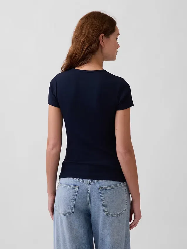 Nowoczesny T-shirt z prążkowanej dzianiny