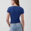 Nowoczesny T-shirt z prążkowanej dzianiny