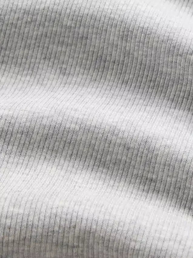 Nowoczesny T-shirt z prążkowanej dzianiny