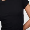 Nowoczesny T-shirt z prążkowanej dzianiny