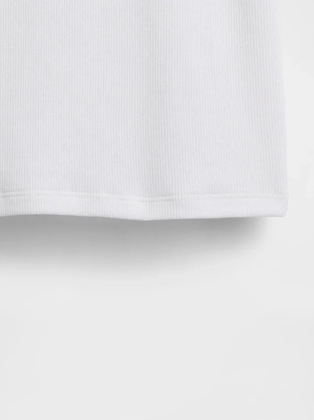 Nowoczesny T-shirt z prążkowanej dzianiny