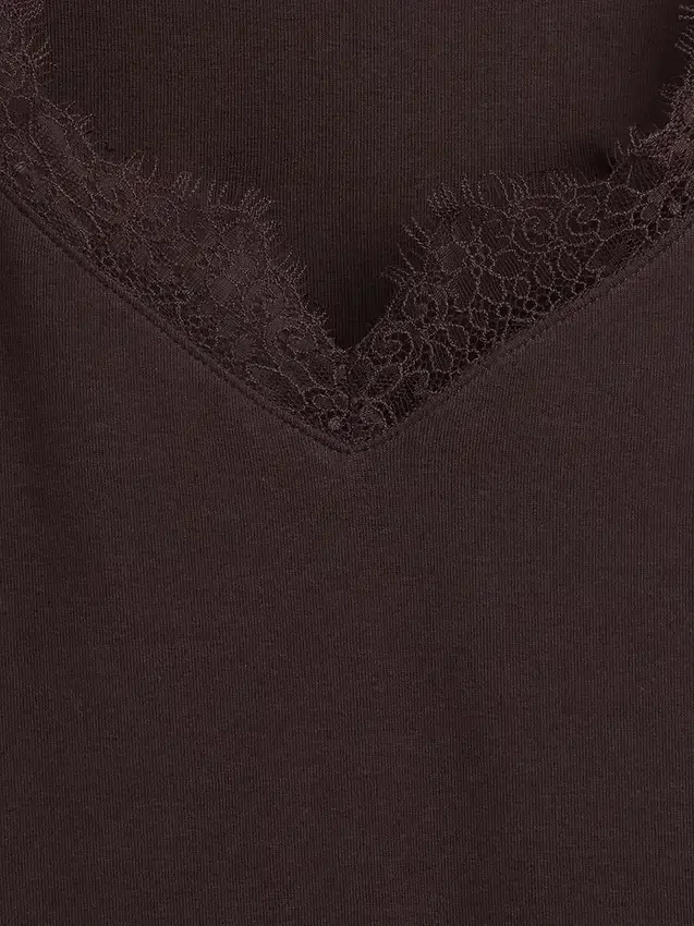 Nowoczesny top z koronką