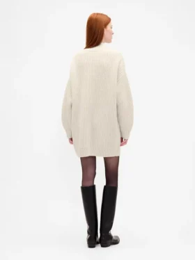 Oversizowa mini sukienka sweterkowa z golfem