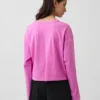 Oversizowy, skrócony T-shirt z dzianiny