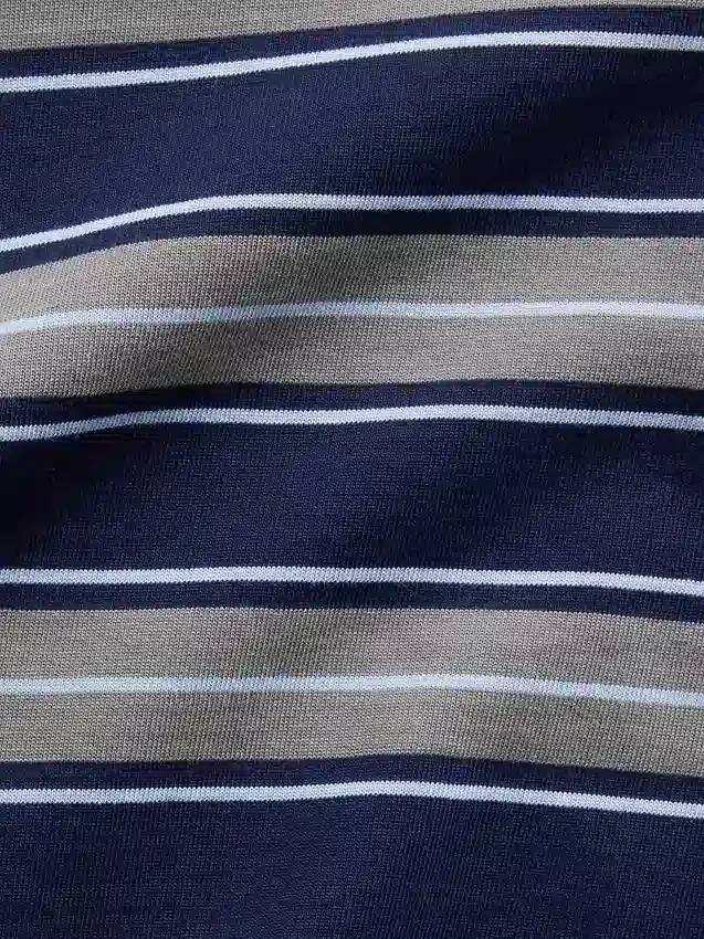 Oversizowy, skrócony T-shirt z dzianiny